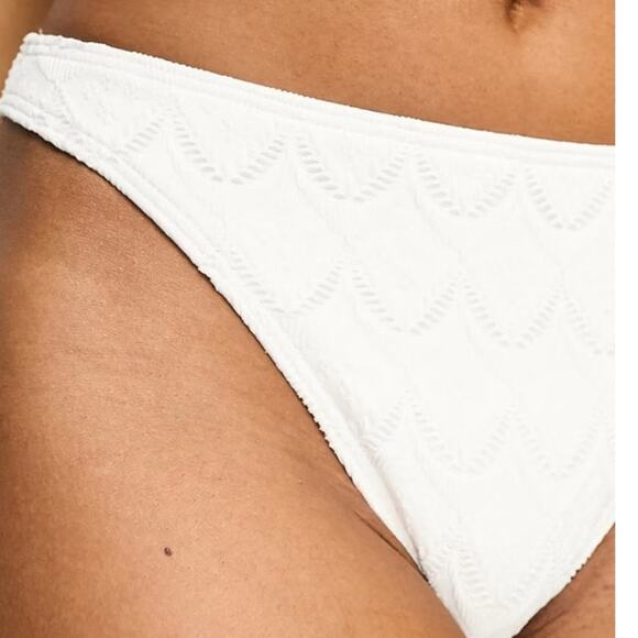 Peek & Beau Exclusive Textured Eyelet High Leg Bikini Bottom White Size 8 - Picture 5 of 13